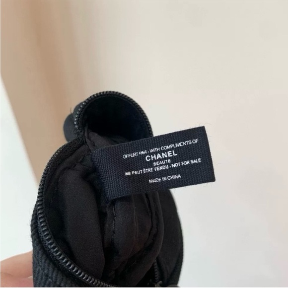 Chanel beauty gift coin purse - Picture 5 of 9